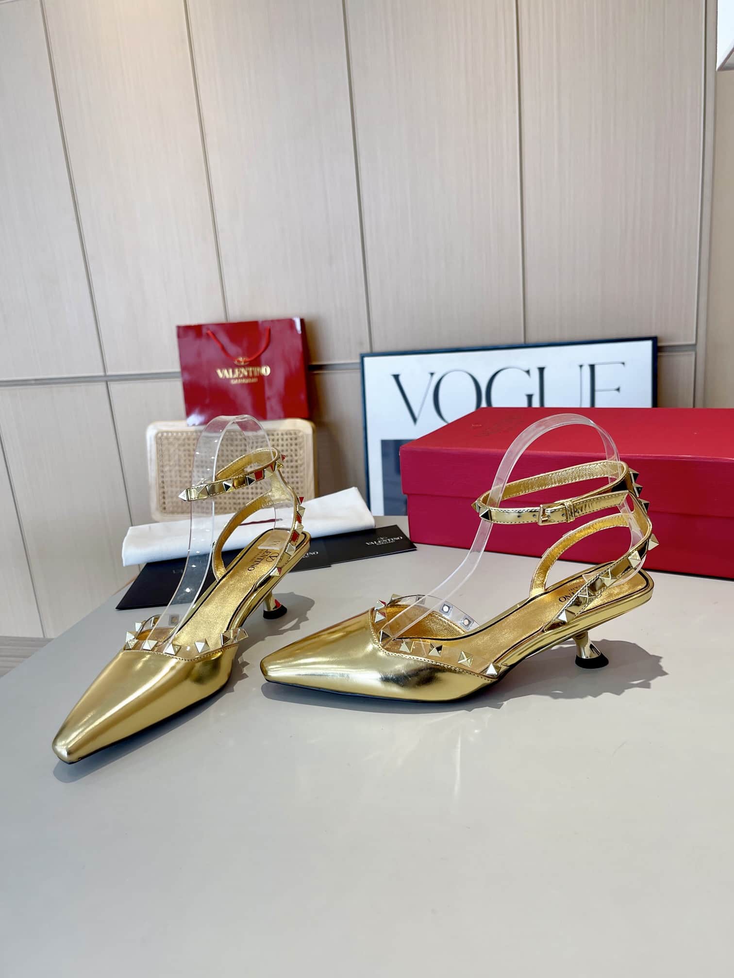 Valentino Garavani Rockstud Couture Pumps Gold