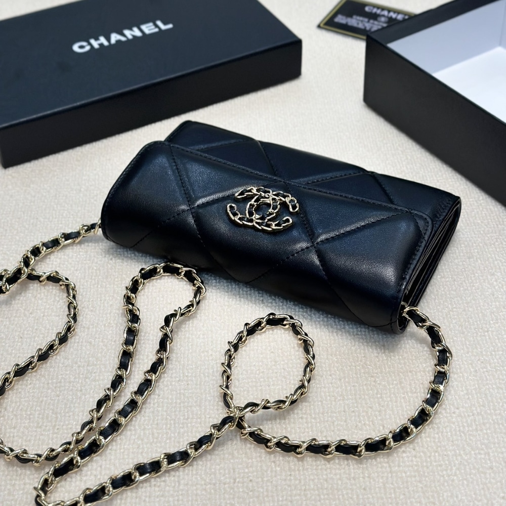 Chanel Flap Bag Black 19Cm