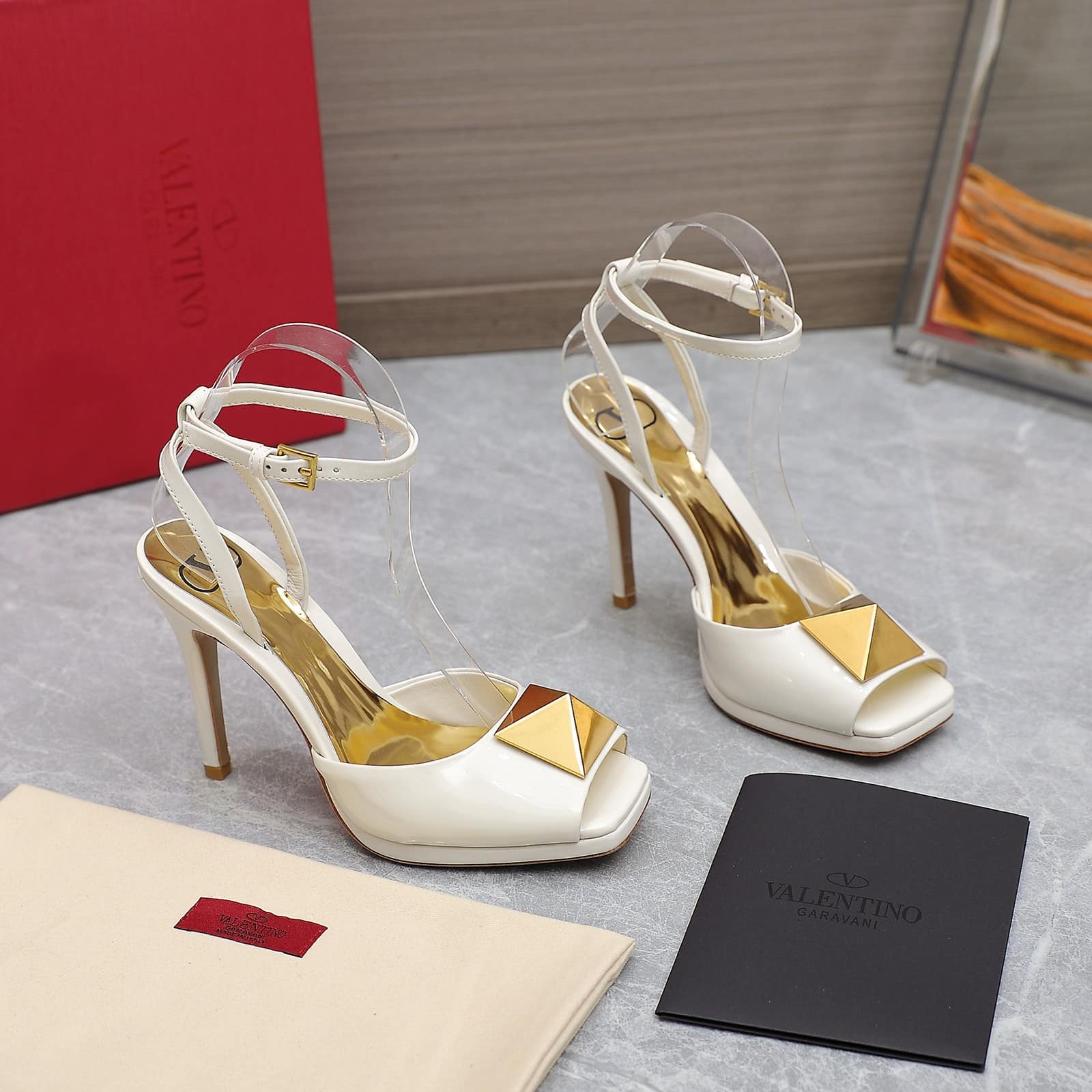 Valentino Garavani Roman Gold Stud Block Pump White