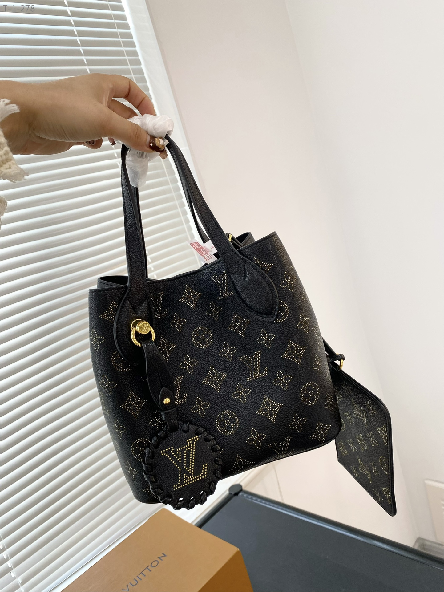 Louis Vuitton Blossom Pm Black 20Cm M23393