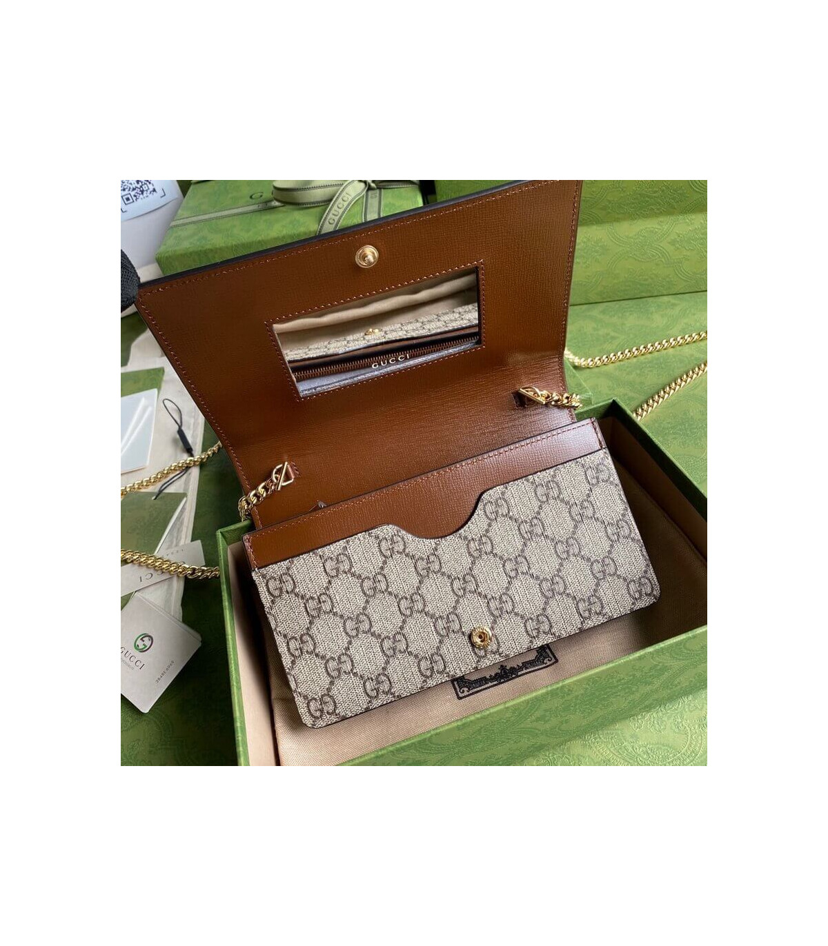 Gucci Valentine’s Day Chain Card Case Wallet