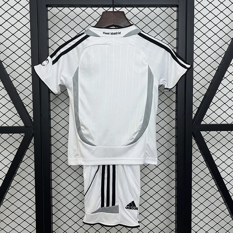 Retro Kids 2006-07 Kids Real Madrid home Football jersey retro