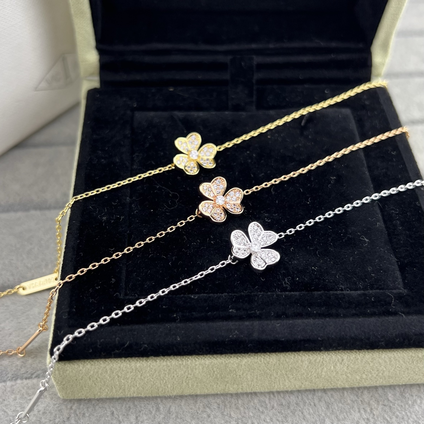 Clover full diamond bracelet