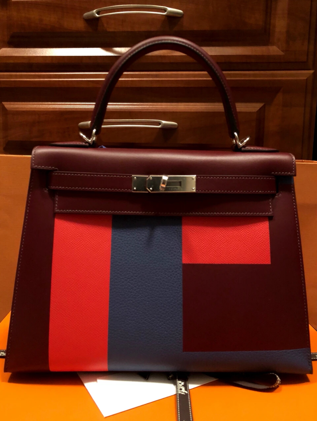 Kelly 28-32 Letter Bag 