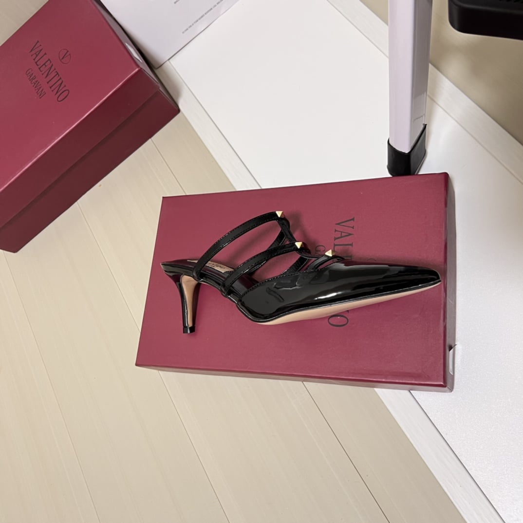 Valentino Garavani Rockstud Wispy Mule In Calfskin Black