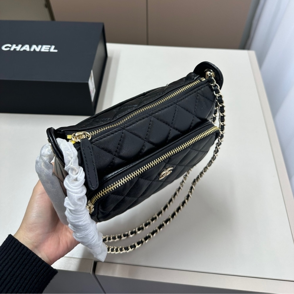 Chanel Shoulder Crossbody Bag With Chain Black 20cm