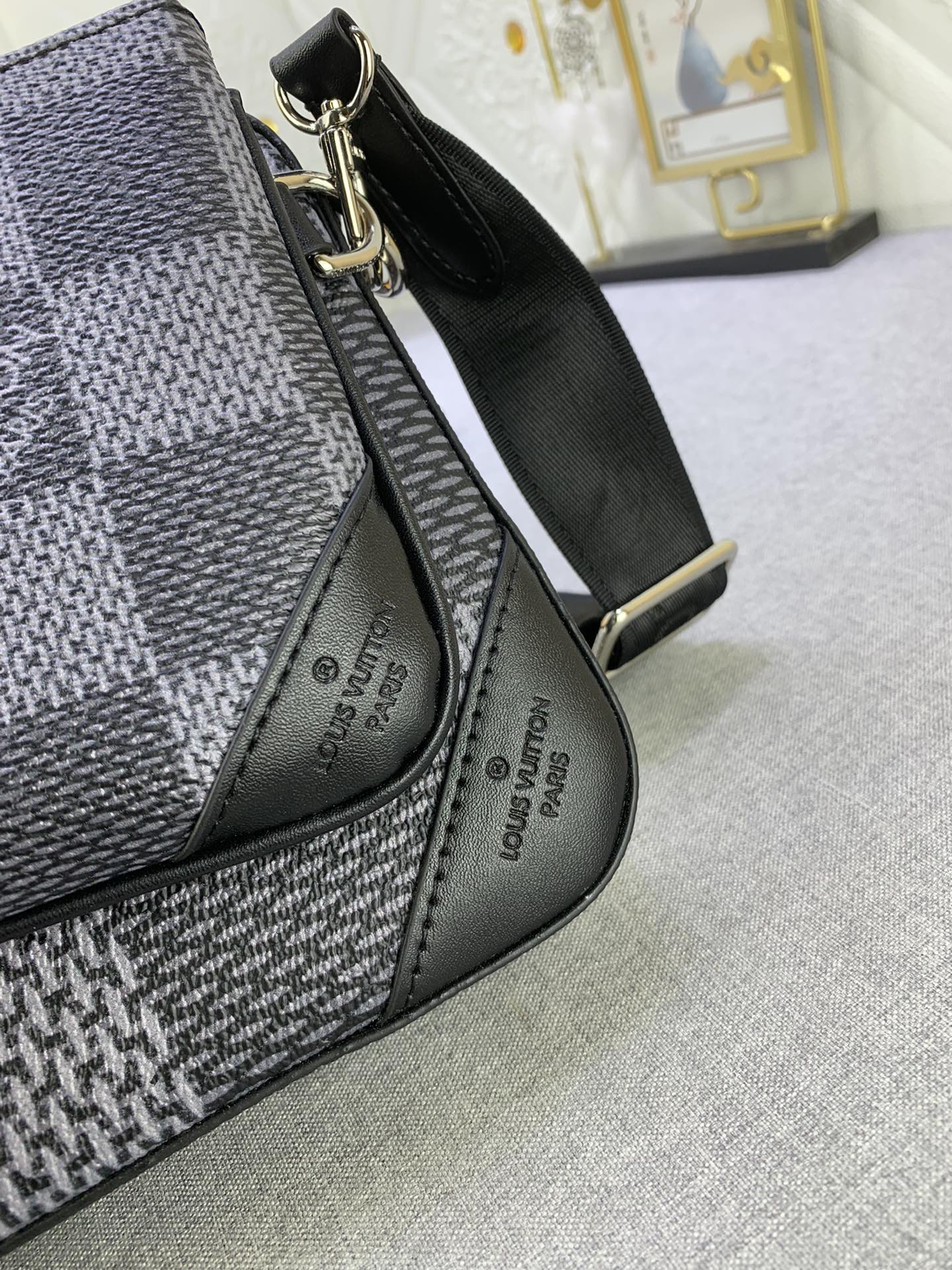 Louis Vuitton Trio Messenger Bag Damier Canvas Black 25Cm N50017