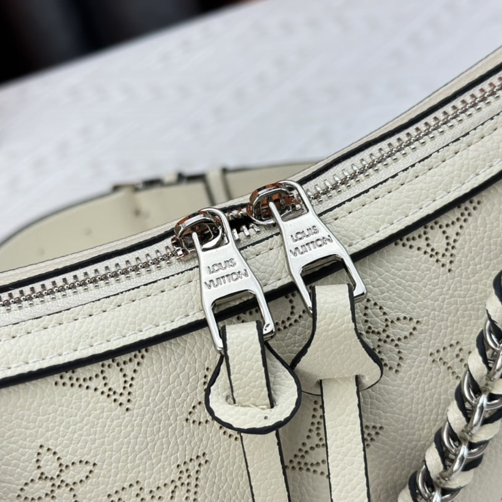 Louis Vuitton Hand It All PM Creme Beige 29Cm M24114