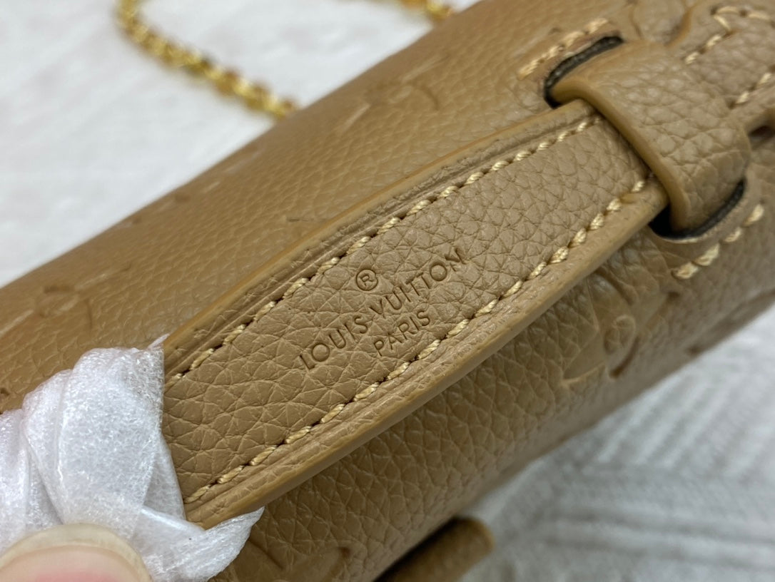 Louis Vuitton Micro Metis Beige Clair 14Cm