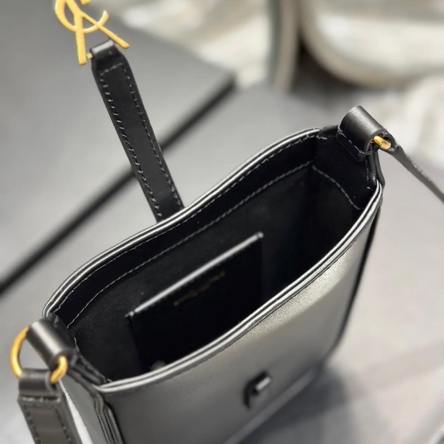 Saint Laurent Le 5 A 7 Mini Vertical Bag Black 18Cm