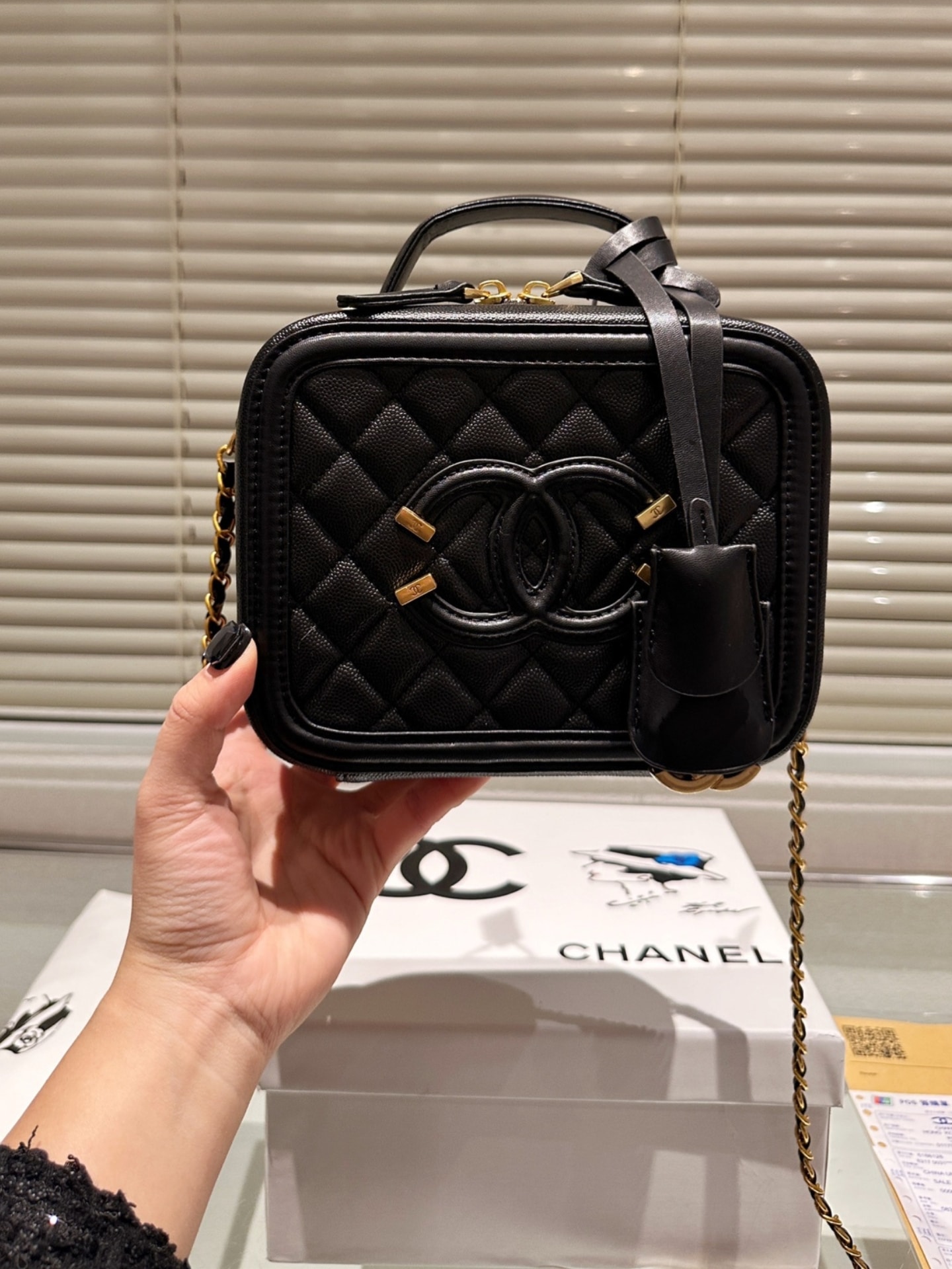 Chanel Small Vanity Case Ss22 Black 17Cm