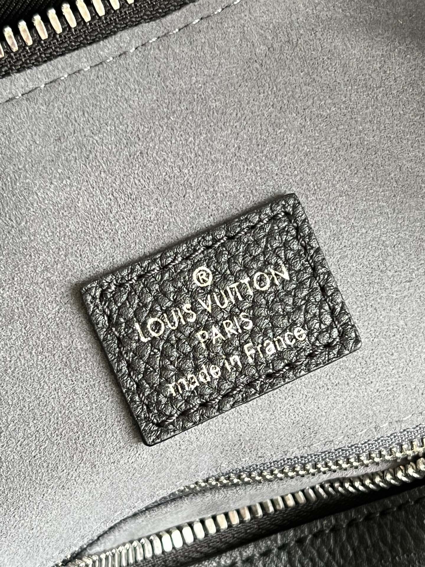 Louis Vuitton Why Knot Mm Black