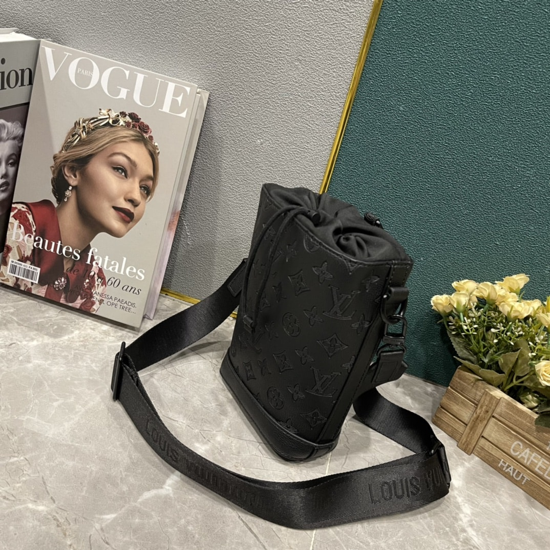 Louis Vuitton Noe Sling Black 21Cm M82248