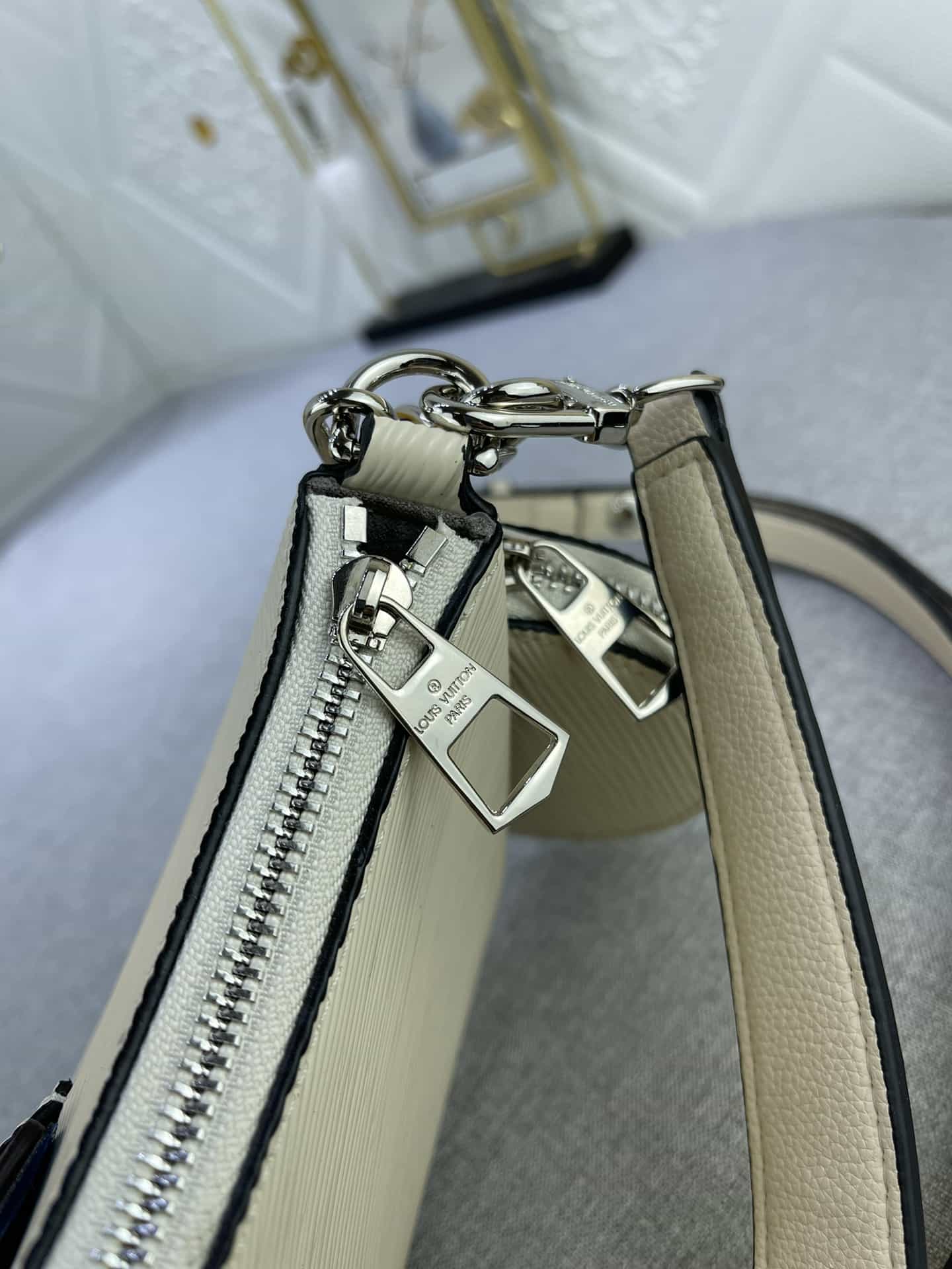 Louis Vuitton Marelle Quartz White 19 Cm