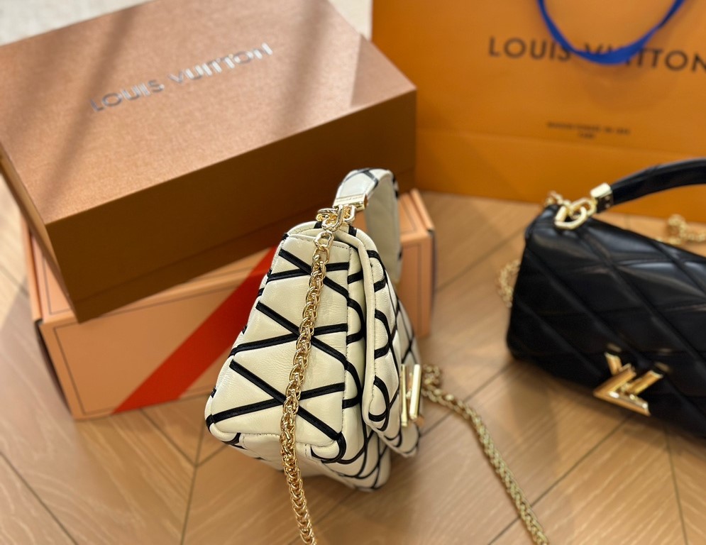Louis Vuitton Go 14 Mm White Black 22Cm M22890