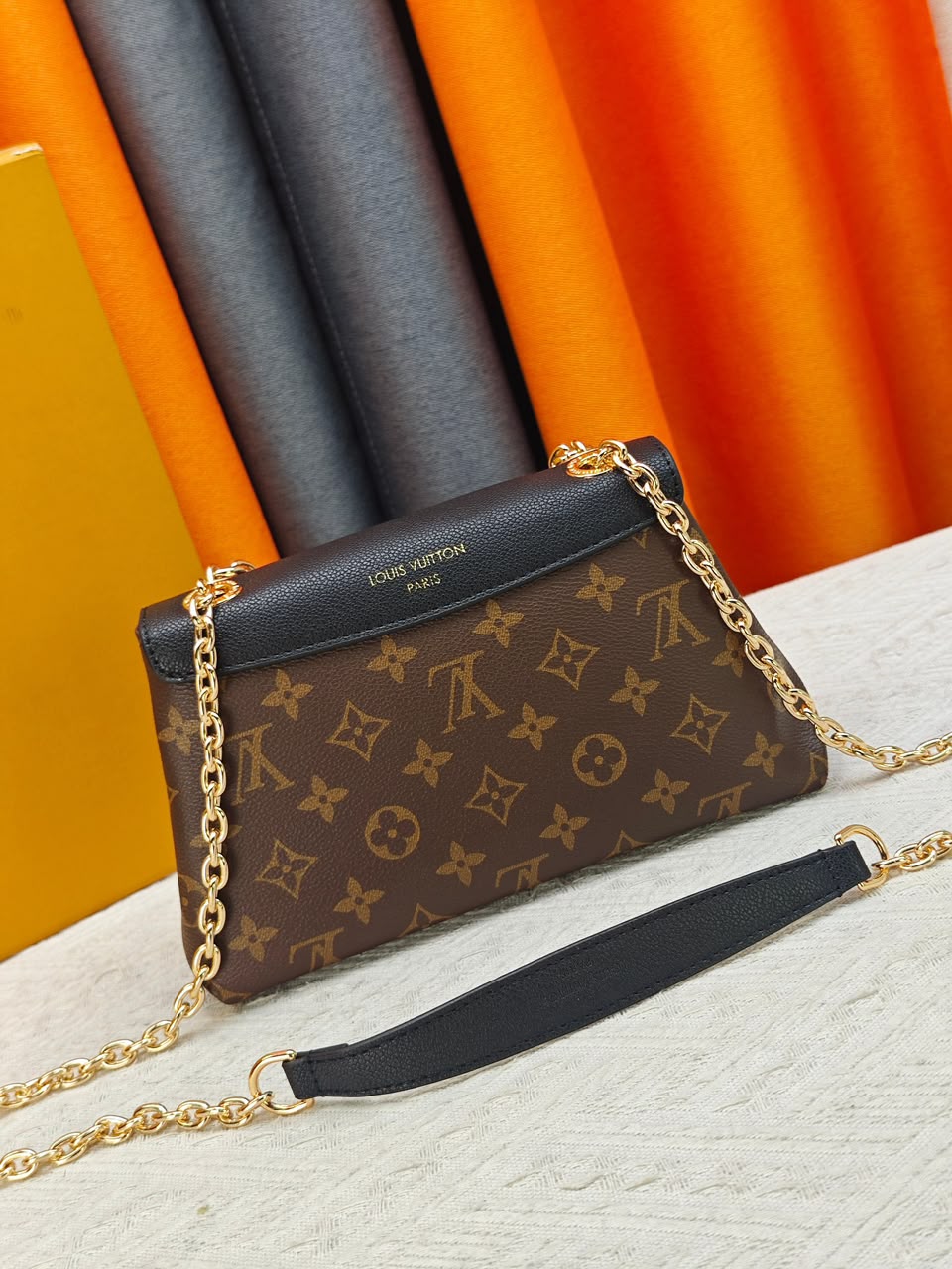 Louis Vuitton Madeleine BB Monogram/Black 24cm M28424