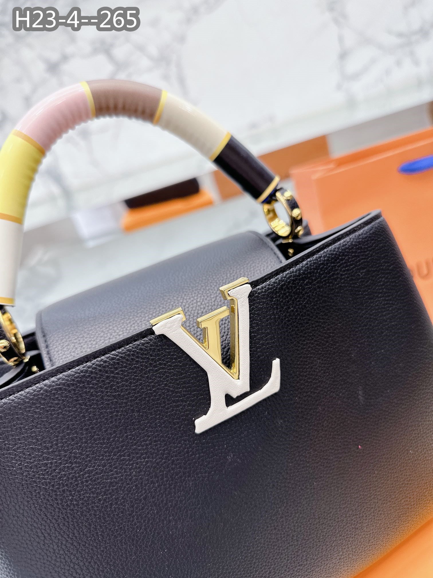 Louis Vuitton Capucines Black 27Cm M21920