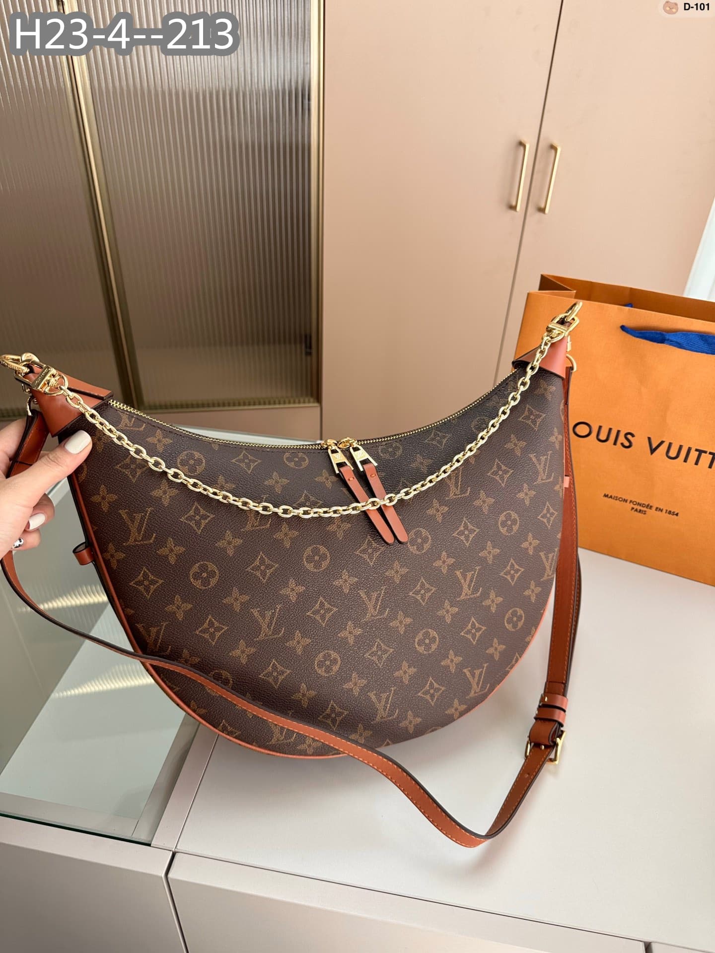 Louis Vuitton Loop Hobo Monogram Canvas Brown 35Cm M46311