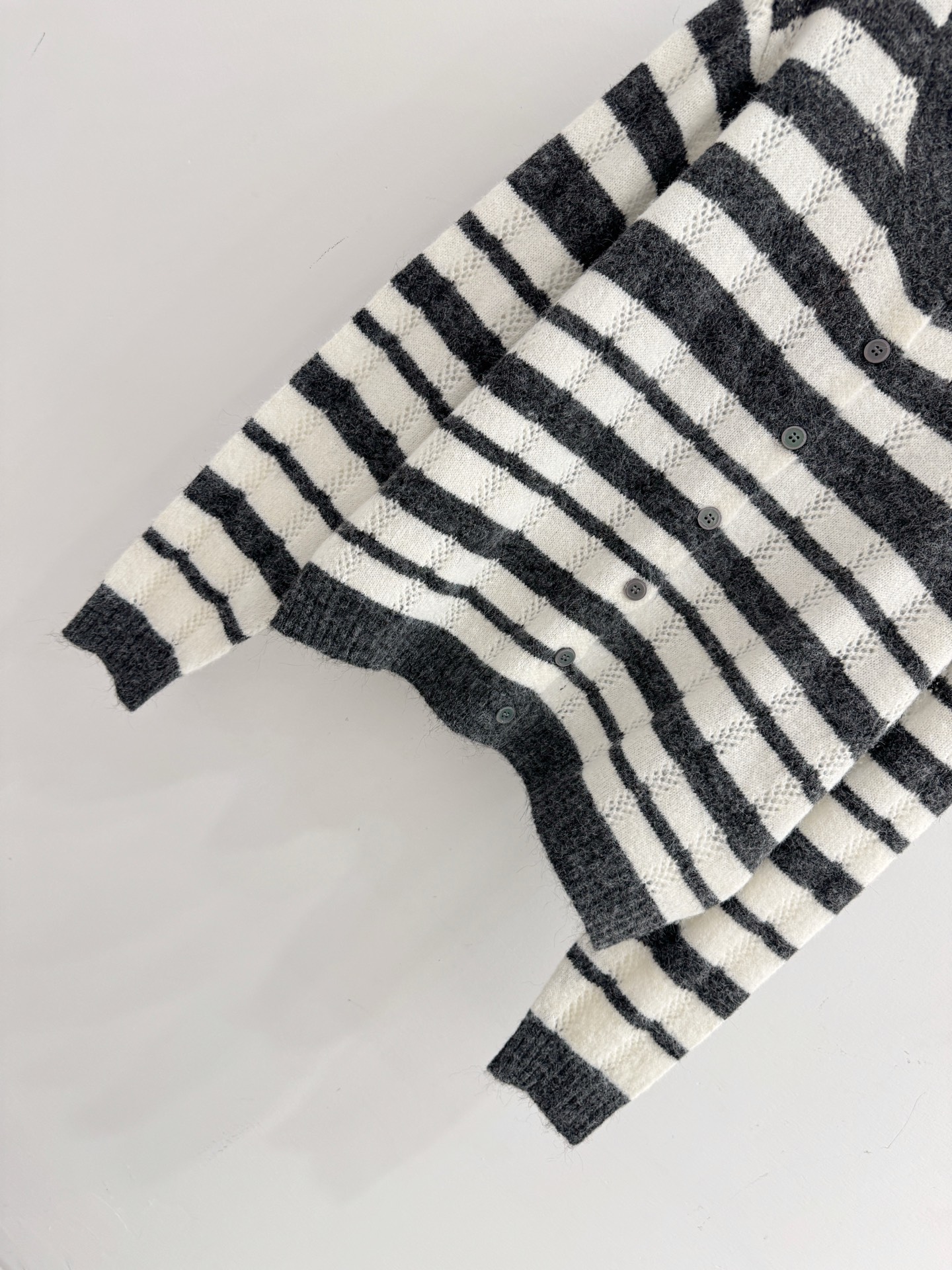 MIU MIU 2026 Fall/Winter Striped Knit Cardigan