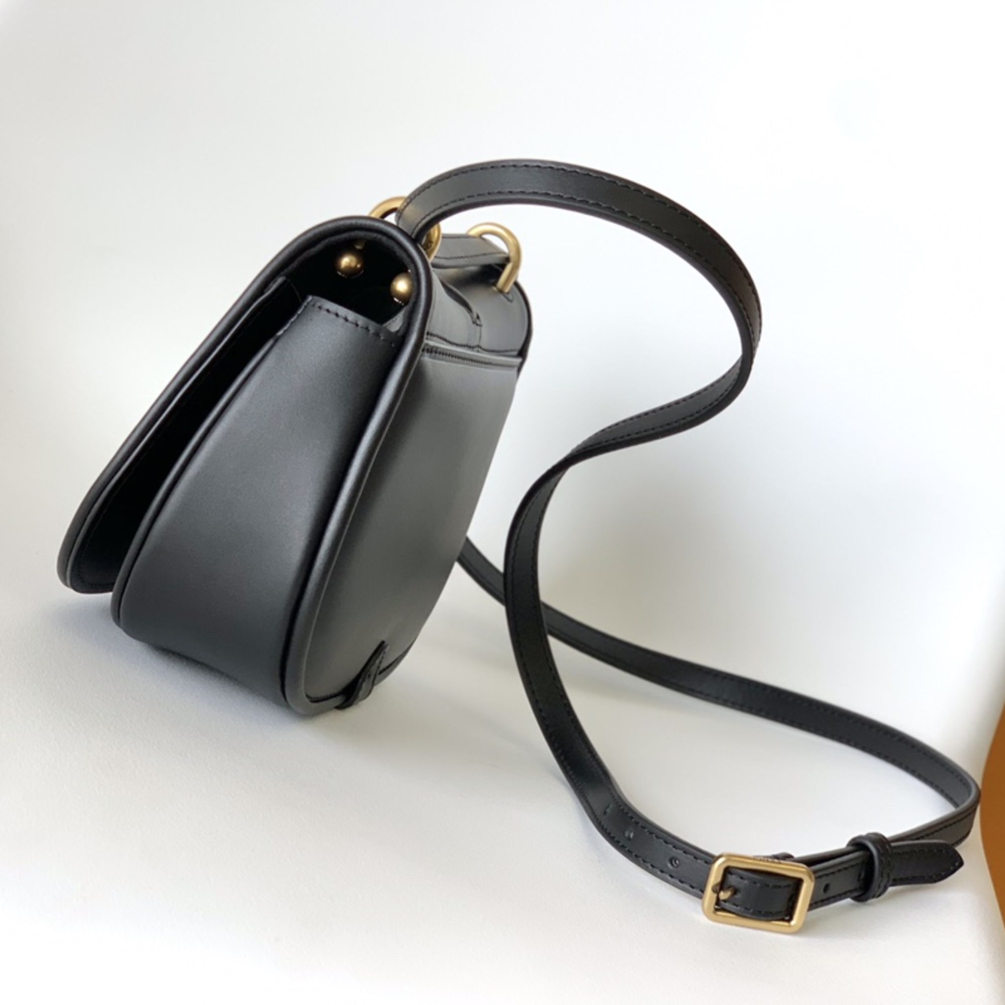 Fendi C’mon Medium Shoulder Bag Black 21cm/ 8.3in