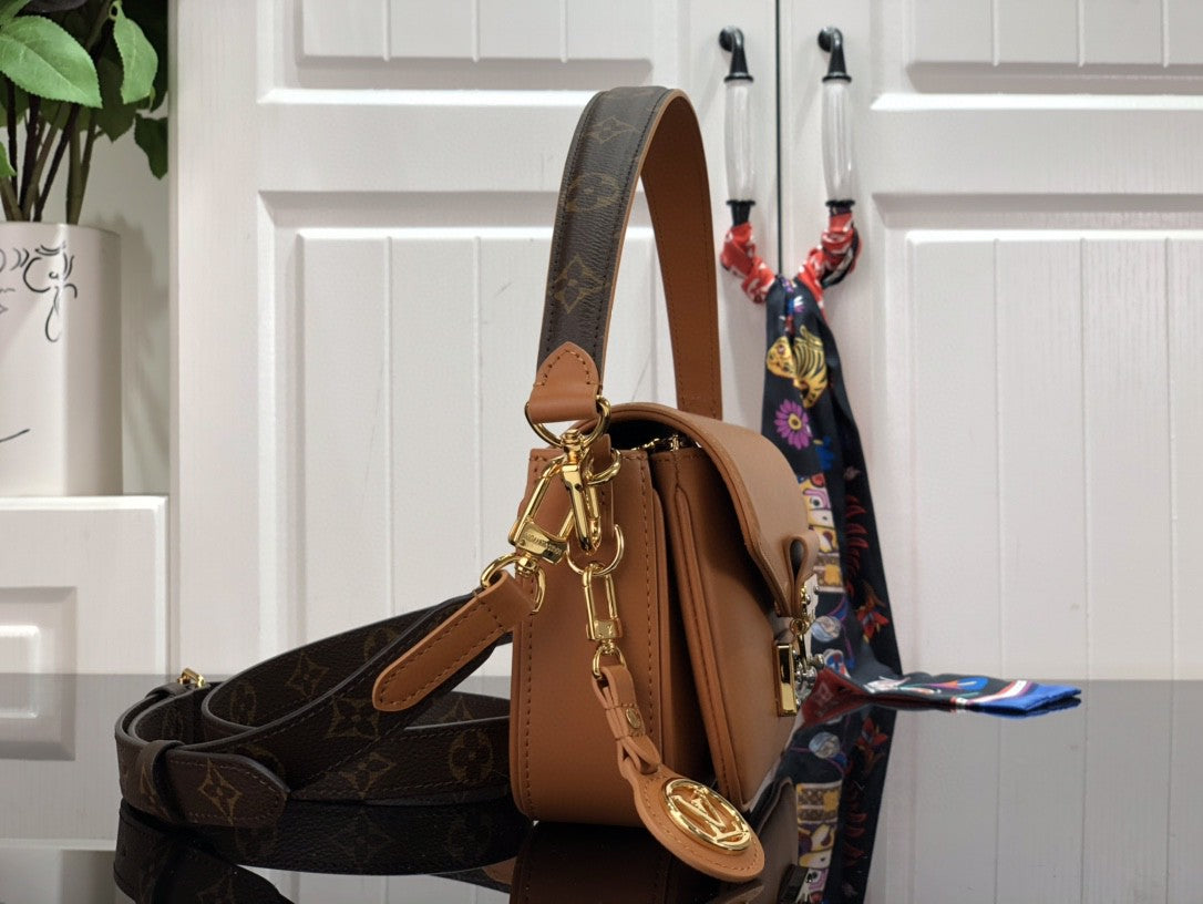 Louis Vuitton Swing 24Cm Hazelnut Brown