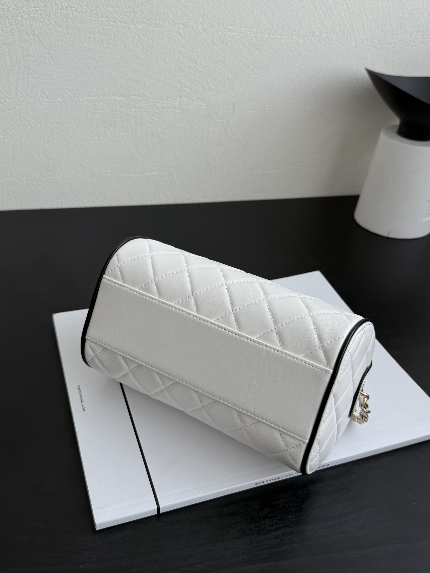 Chanel Spring Summer 2025 Pre-collection Clutch With Chain Lambskin White 18.5cm/ 7.3inches