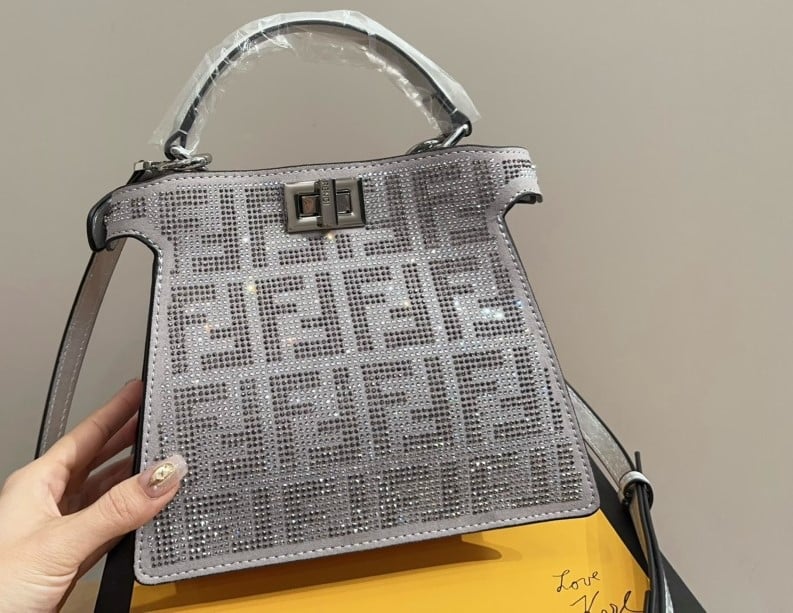 Fendi Peekaboo Iseeu Petite Silver Leather Bag With Crystal Ff Motif 21Cm 8Bn335Apkff1Jsu