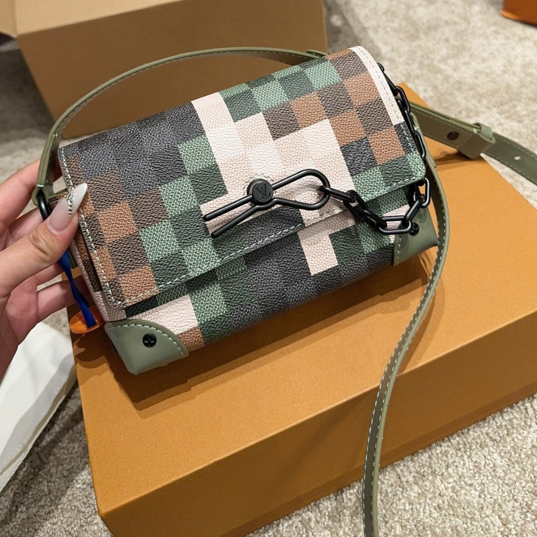 Louis Vuitton Steamer Wearable Wallet Damier Green 17Cm M83172