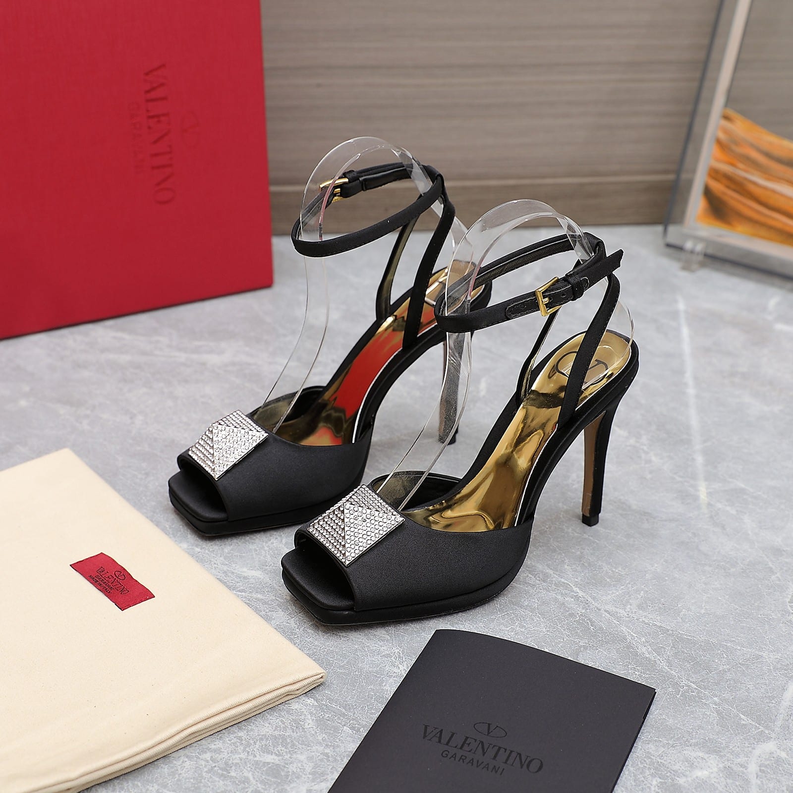 Valentino Garavani Roman Stud Block Pump Black