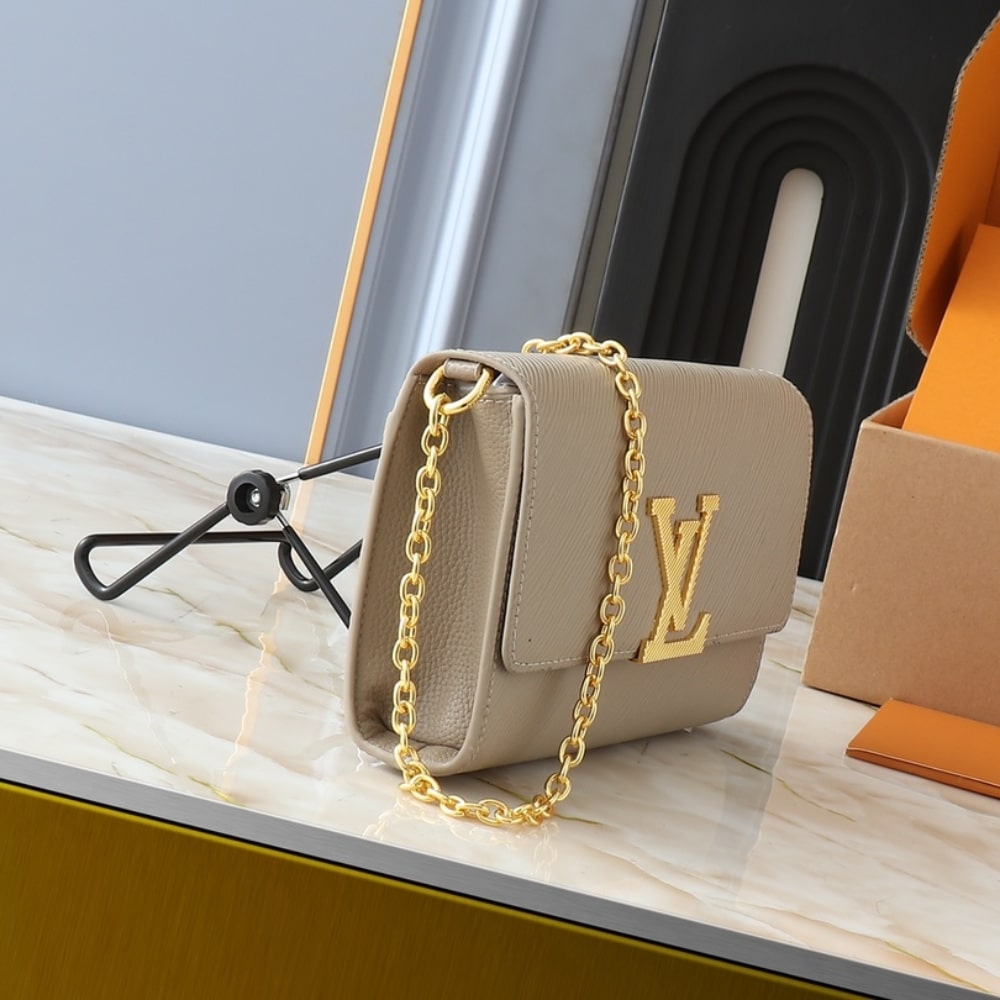 Louis Vuitton Pochette Louise Bag Champagne 22cm M12789