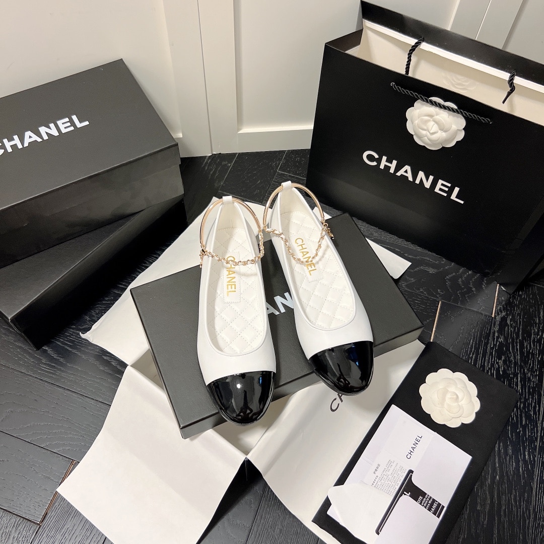 Chanel Interlocking Cc Logo Ballet Flats Black White