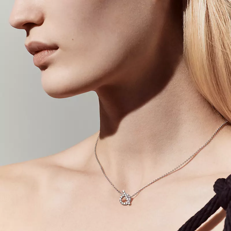 Finesse pendant