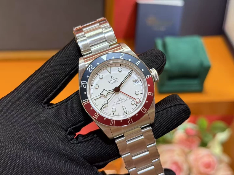 TUDOR Black Bay GMT 41mm White Dial & Red/Blue Bezel Bracelet Watch M79830RB-0010