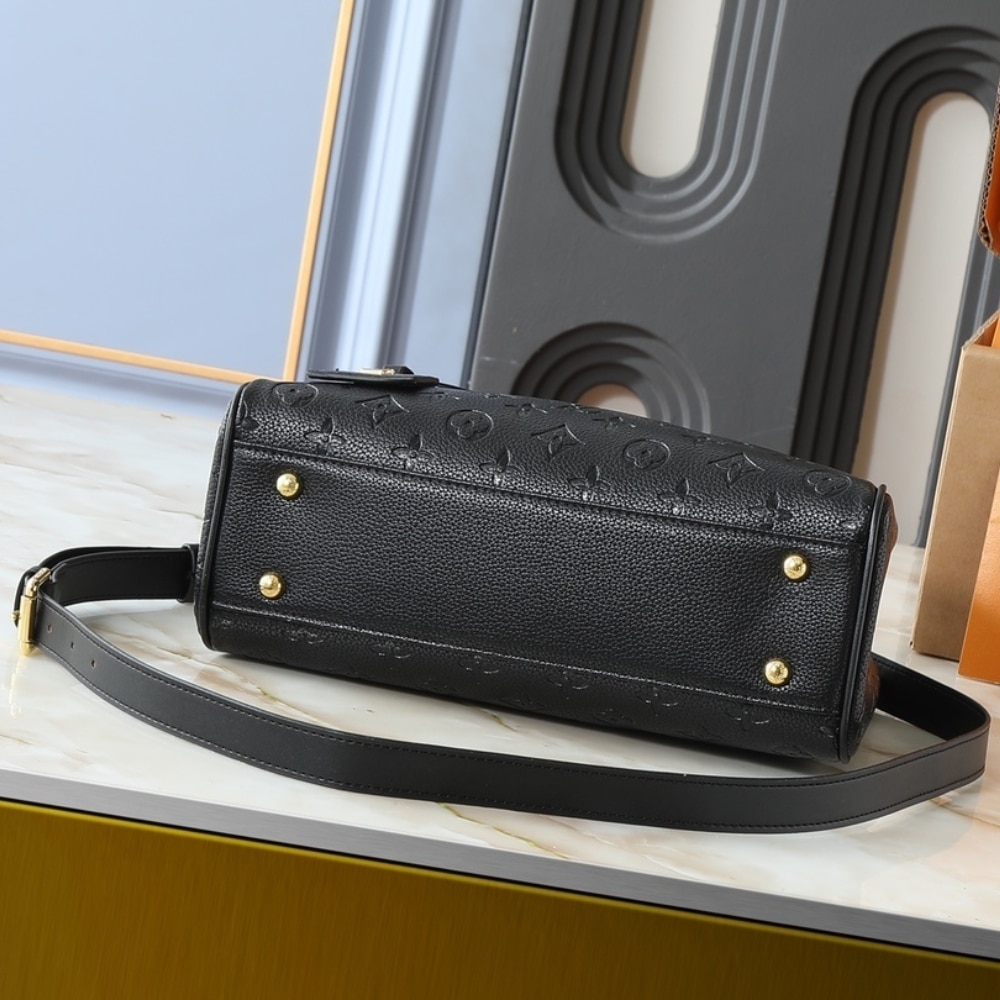Louis Vuitton Avenue PM Black 30Cm M25577