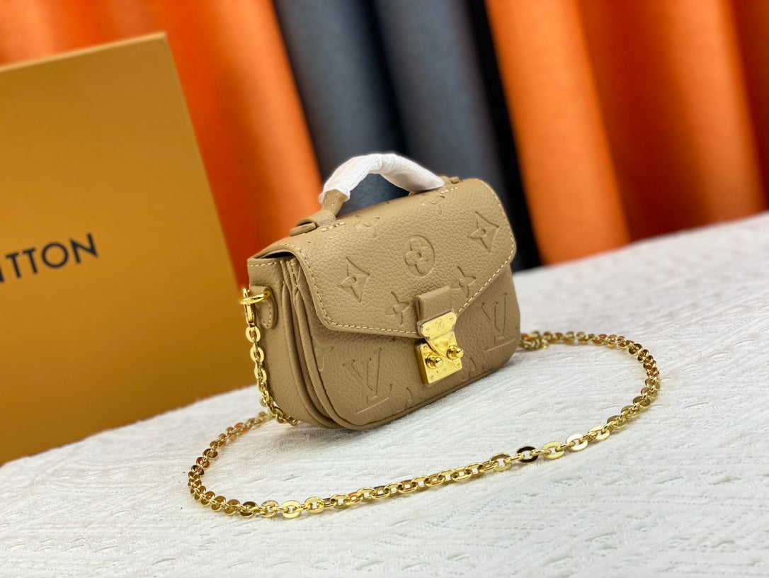 Louis Vuitton Micro Metis Beige Clair 14Cm