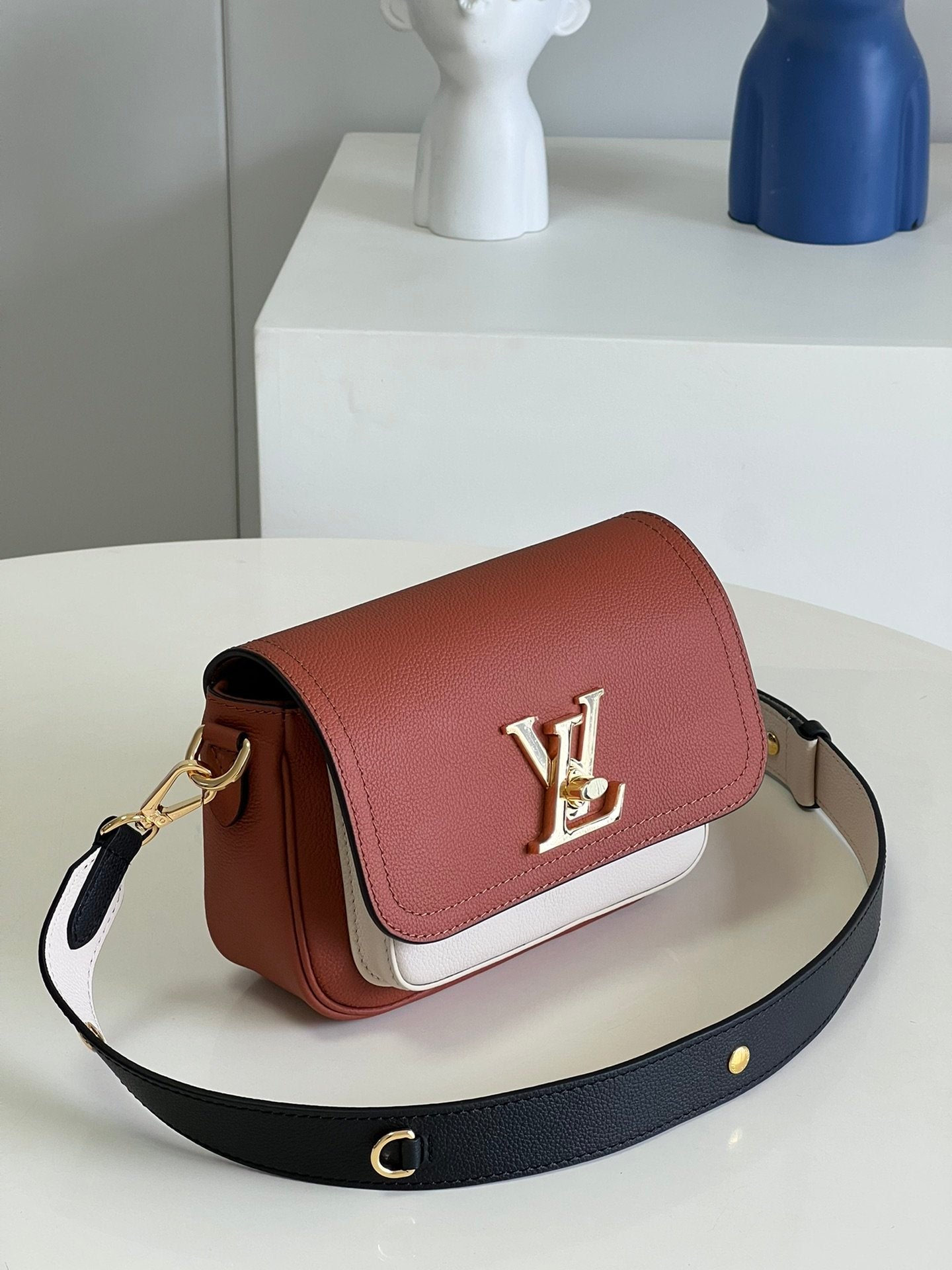 Louis Vuitton Lockme Tender 19Cm Chataigne Brown