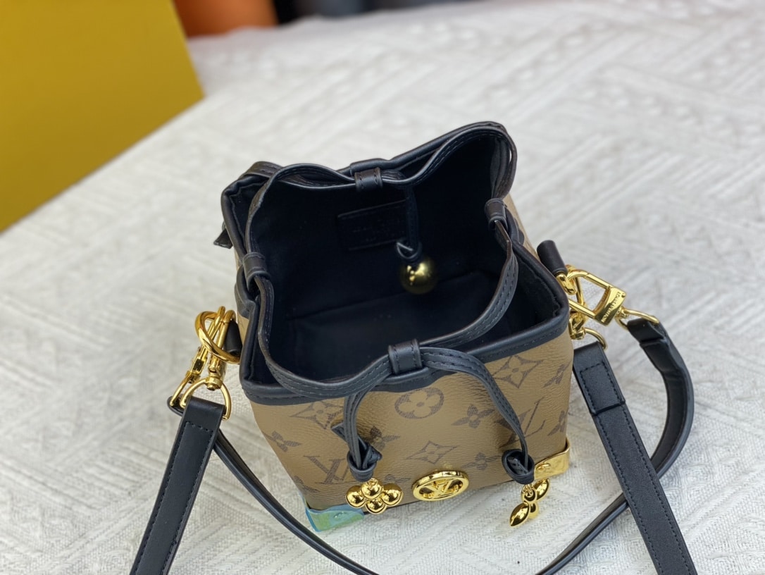 Louis Vuitton Néo Purse Lv Charms Monogram Brown 15Cm M82885