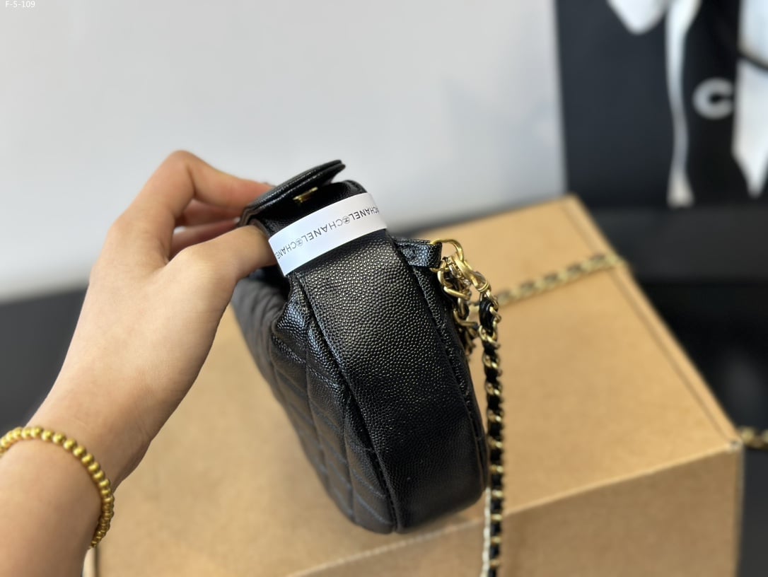 Chanel Pouch Grained Shiny Calfskin Black 17Cm/6.7in Ap3943 B16288 94305