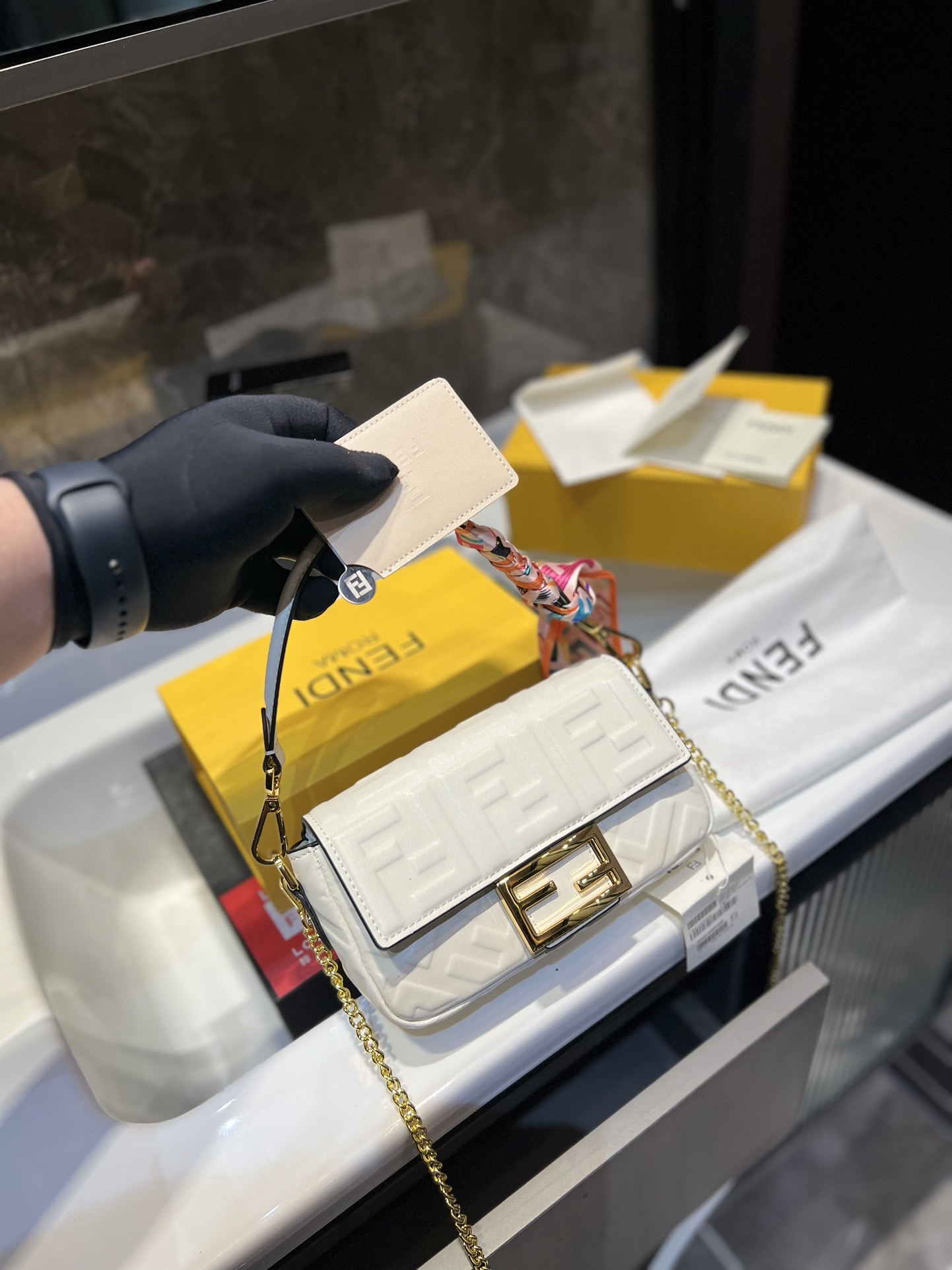 Fendi Baguette Mini White 20Cm 8Bs017A72Vf15Ao