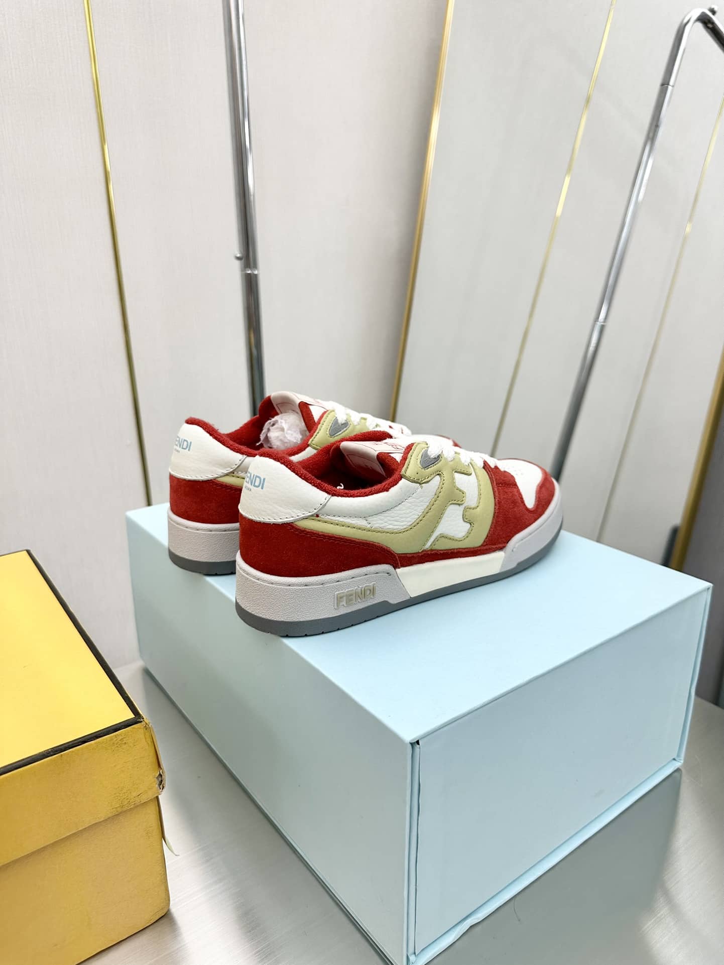 Fendi Match Suede Low Tops White And Red 7E1493Ai1Nf1H1D