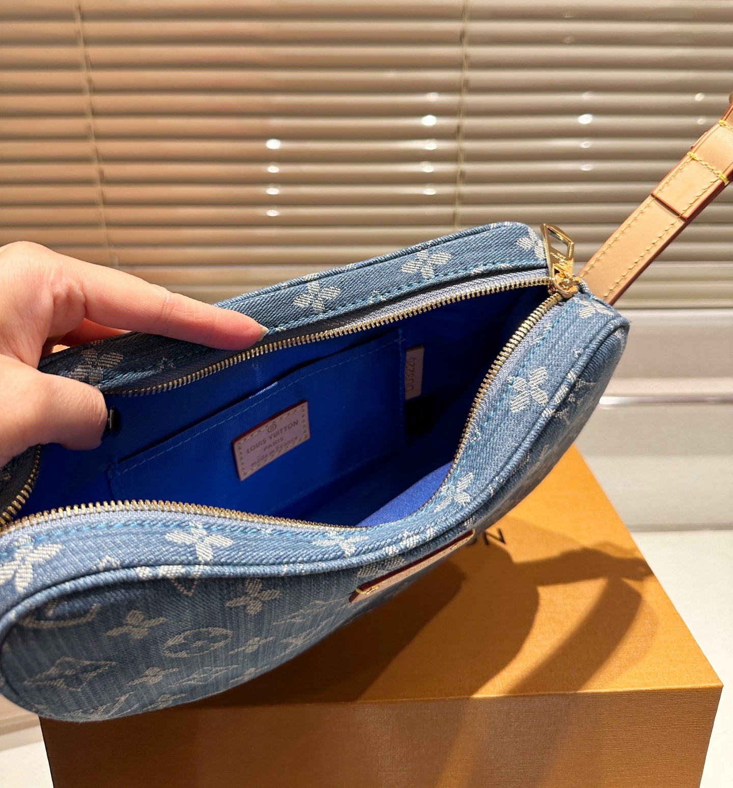 Louis Vuitton Croissant Mm Monogram Denim 25Cm M46856