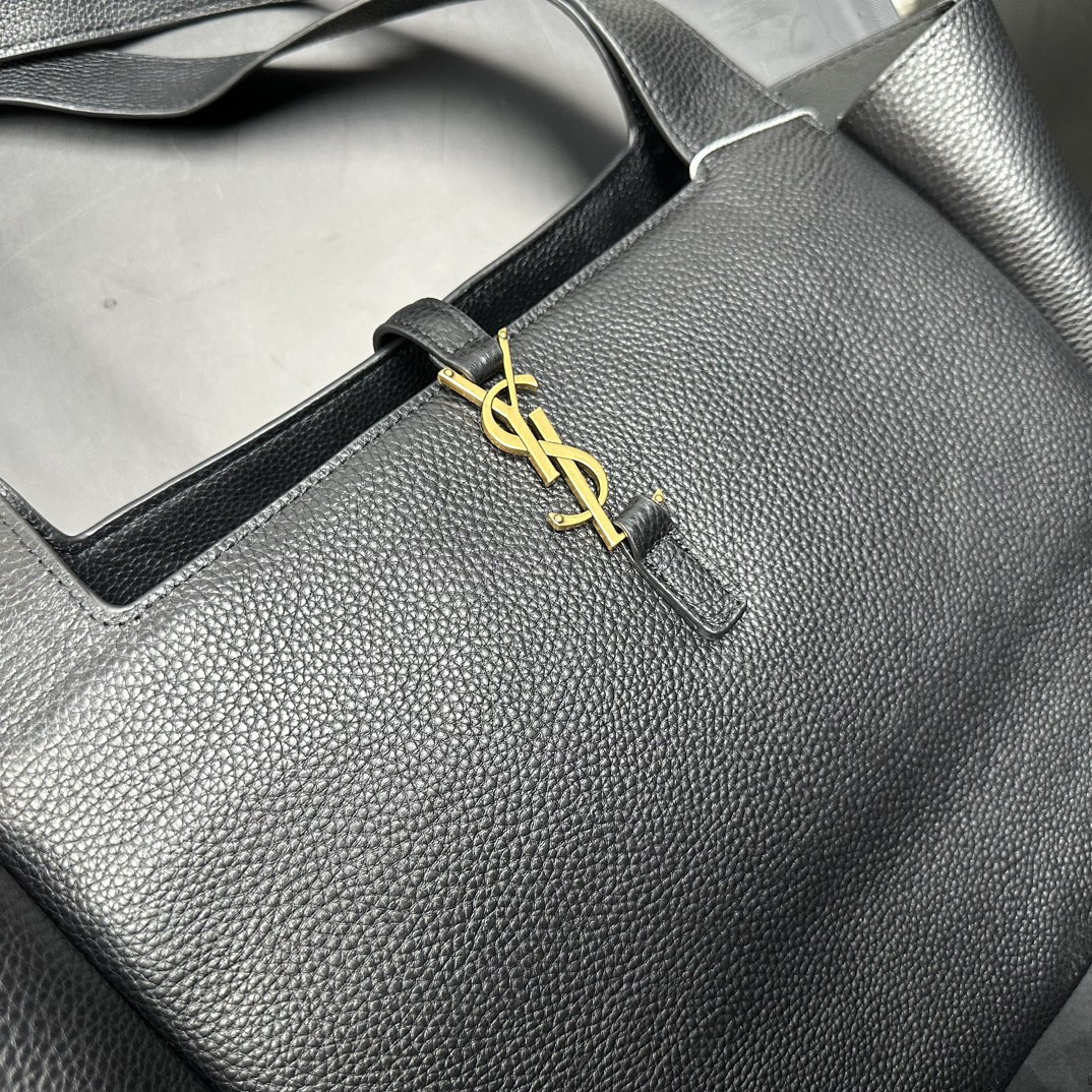 Saint Laurent Bea In Grained Leather Black 50Cm