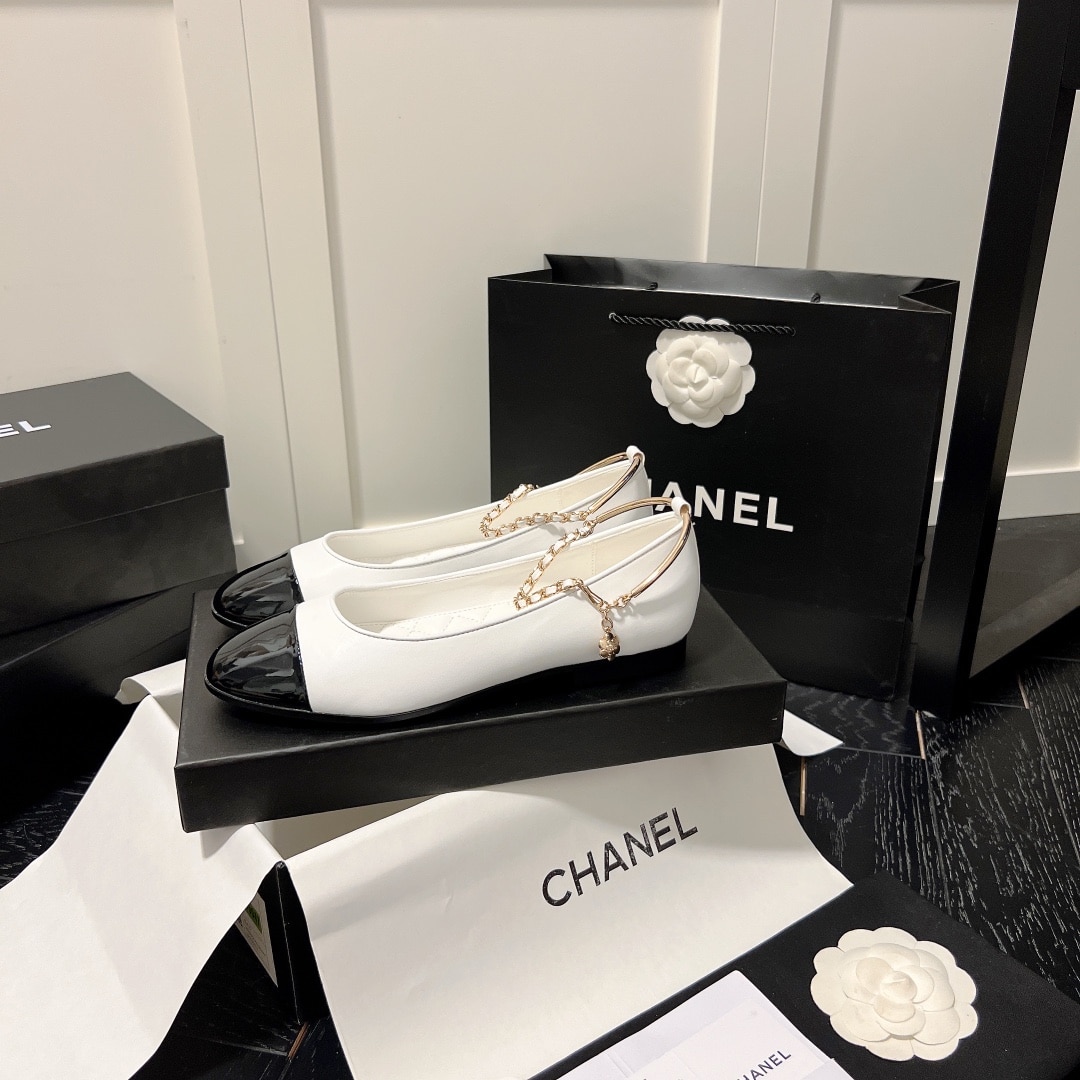 Chanel Interlocking Cc Logo Ballet Flats Black White