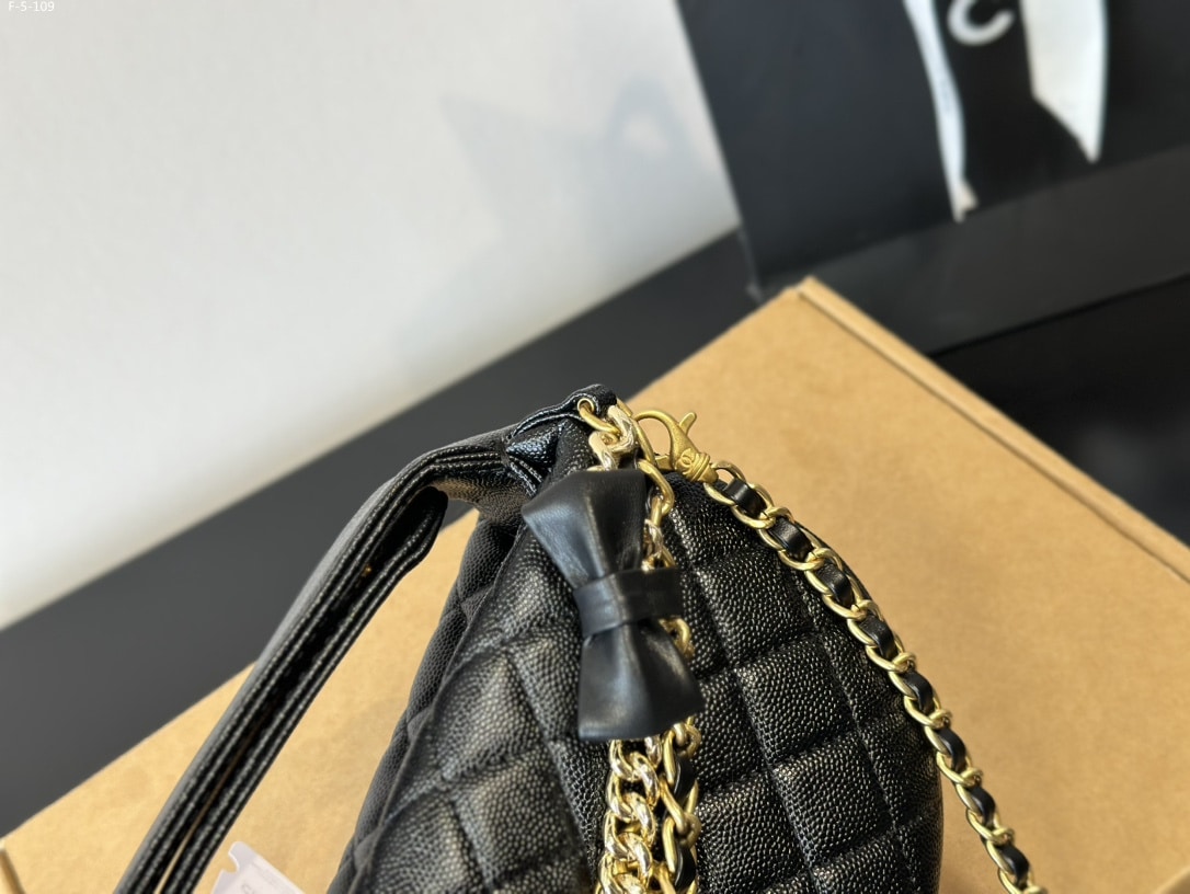Chanel Pouch Grained Shiny Calfskin Black 17Cm/6.7in Ap3943 B16288 94305