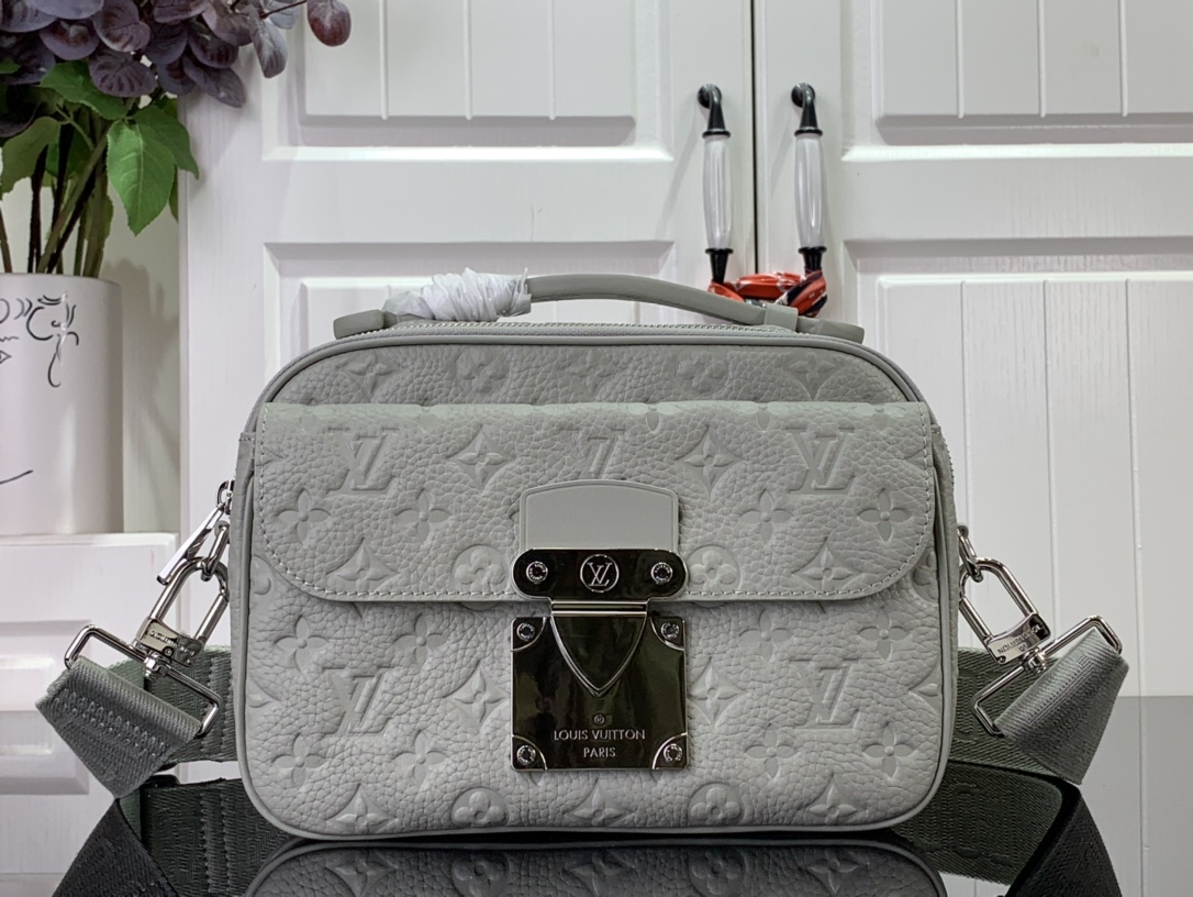 Louis Vuitton S Lock Messenger White 28Cm M23152