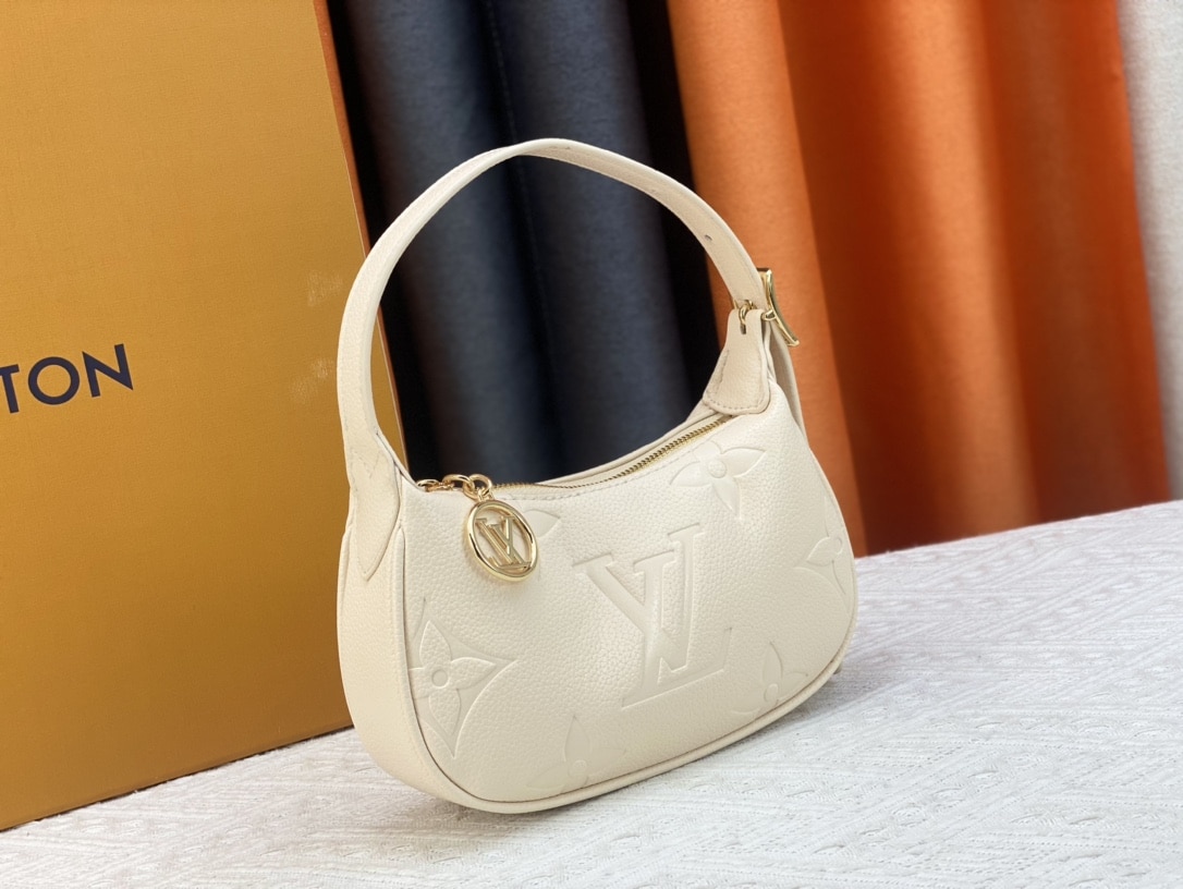 Louis Vuitton Mini Moon White 20Cm M82519