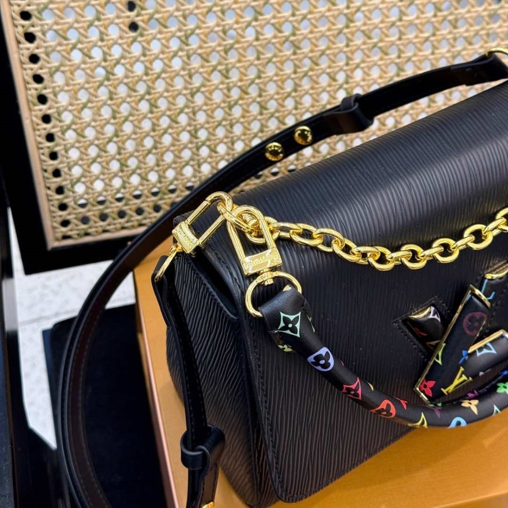 Louis Vuitton X Takashi Murakami Lv Twist MM Slim Bag Black 23cm M13243