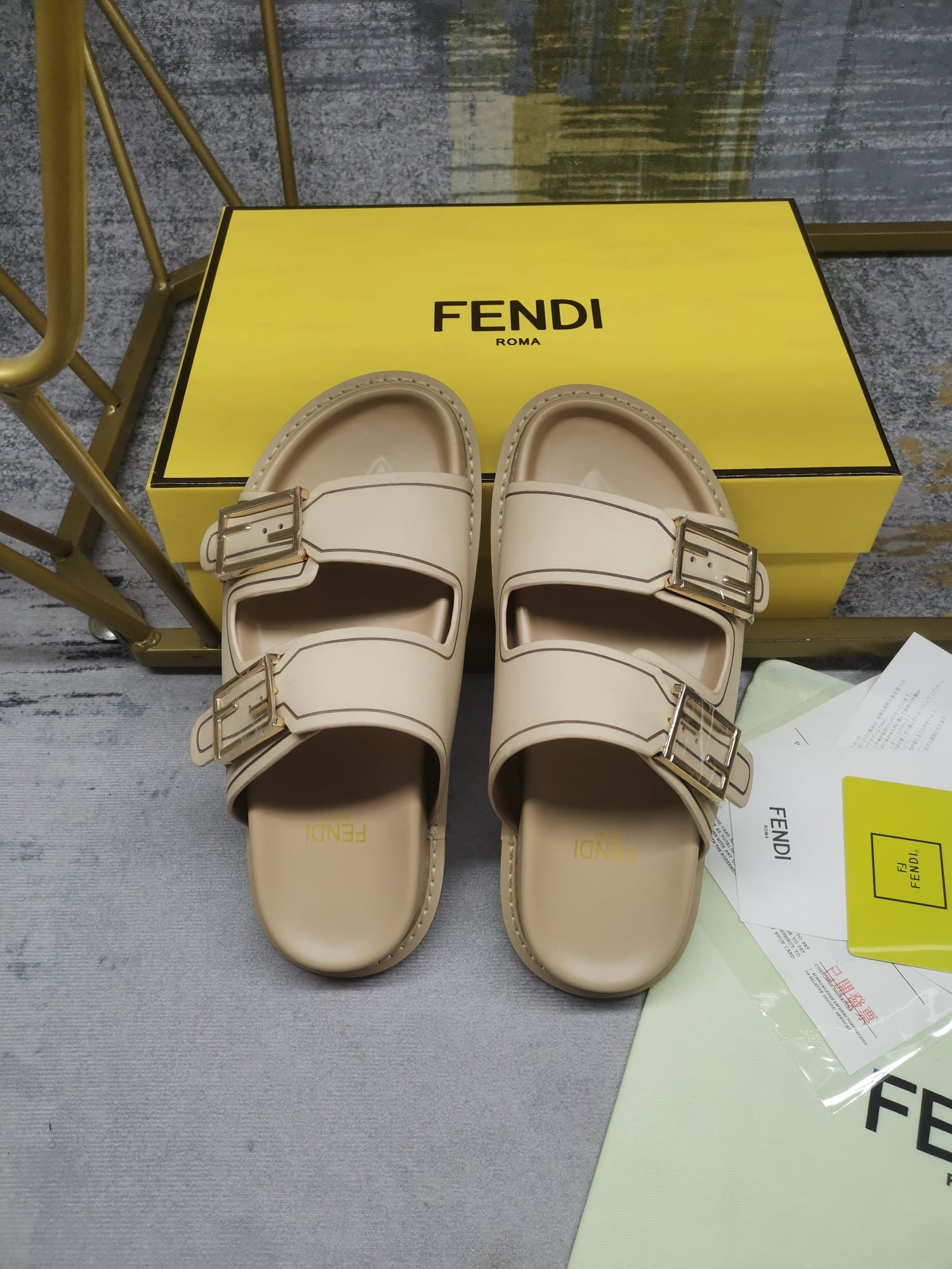 Fendi Feel Leather Slides Beige 8X8326Na7F1Kcu