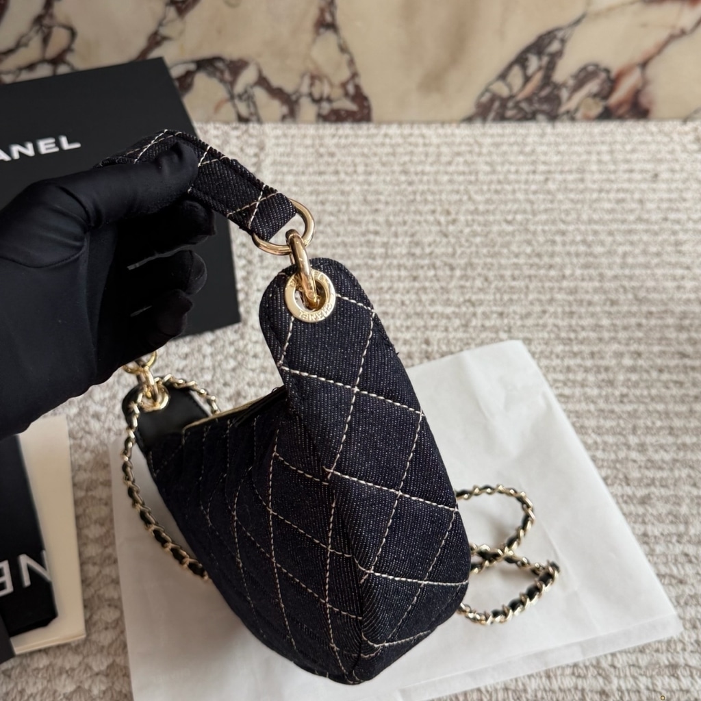 Chanel Clutch With Chain Denim And Gold Tone Metal Dark Blue 22cm AP5094 B23492 U7663