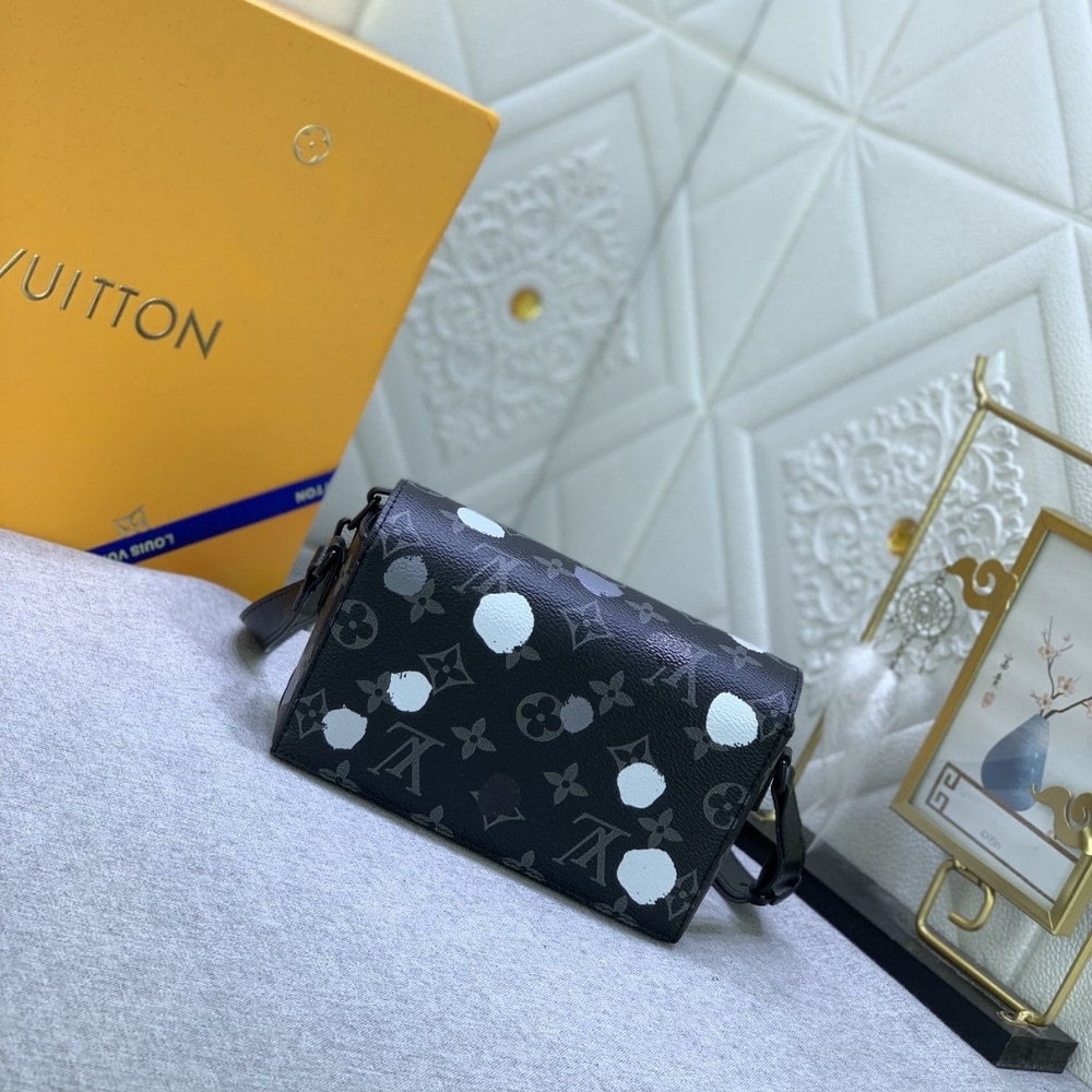 Louis Vuitton X Yayoi Kusama Steamer Wearable Wallet Monogram Eclipse Black 18cm